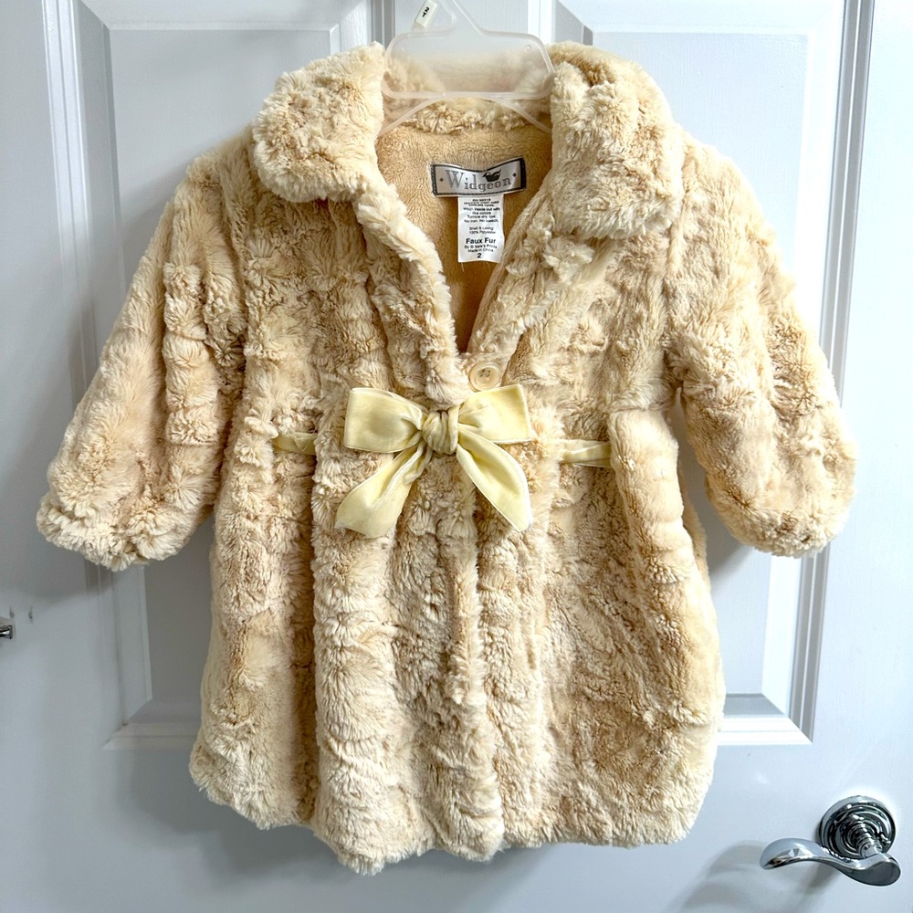Faux fur coat size 2t